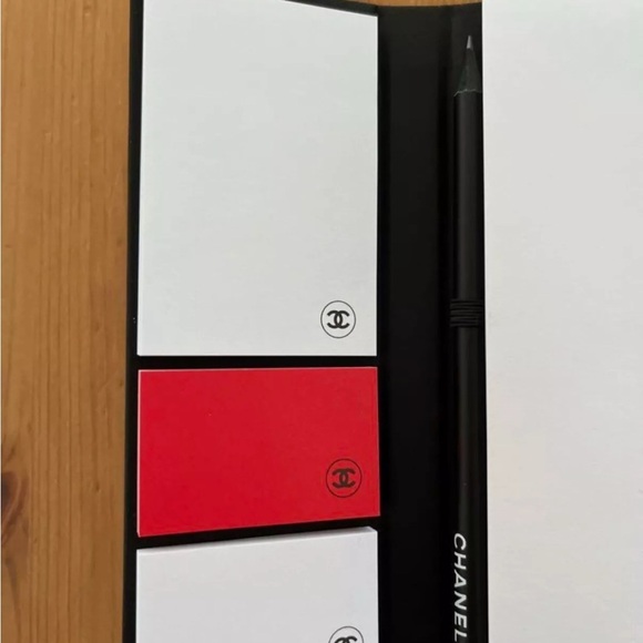 NIB Chanel LA Collection Black and White Box Set - Picture 4 of 6